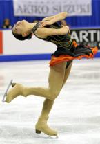 女子SPで8位と出遅れた鈴木明子のスピン(共同)