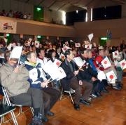 上村の地元・長野県白馬村では約２５０人が応援（撮影・鎌田良美）