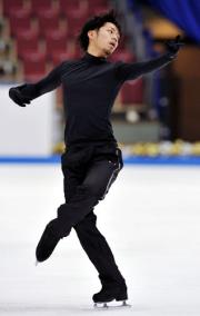 ＮＨＫ杯の公式練習で調整する高橋大輔（共同）